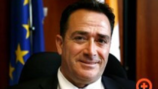 Κλειδί οι επενδύσεις για να σταθεί η χώρα στα πόδια της