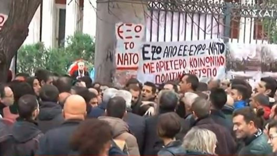 Προπηλάκισαν Σκουρλέτη, Τόσκα, Ρήγα, Φίλη και Δρίτσα στο Πολυτεχνείο