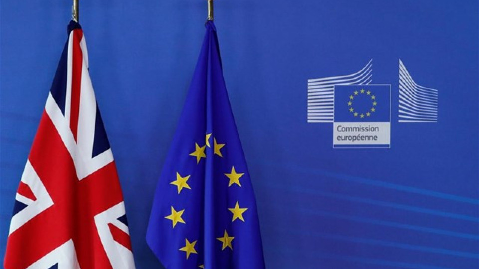 Brexit: Ψίθυροι για αναβολή της ψηφοφορίας στη Βουλή και δεύτερο δημοψήφισμα