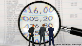 DW: Αποσύρεται η ευρωπαϊκή "μαύρη λίστα" για ξέπλυμα χρήματος