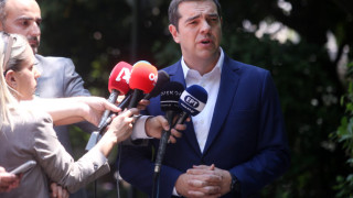 Δηλώσεις Τσίπρα έξω από το Μαξίμου για την Οικονομία