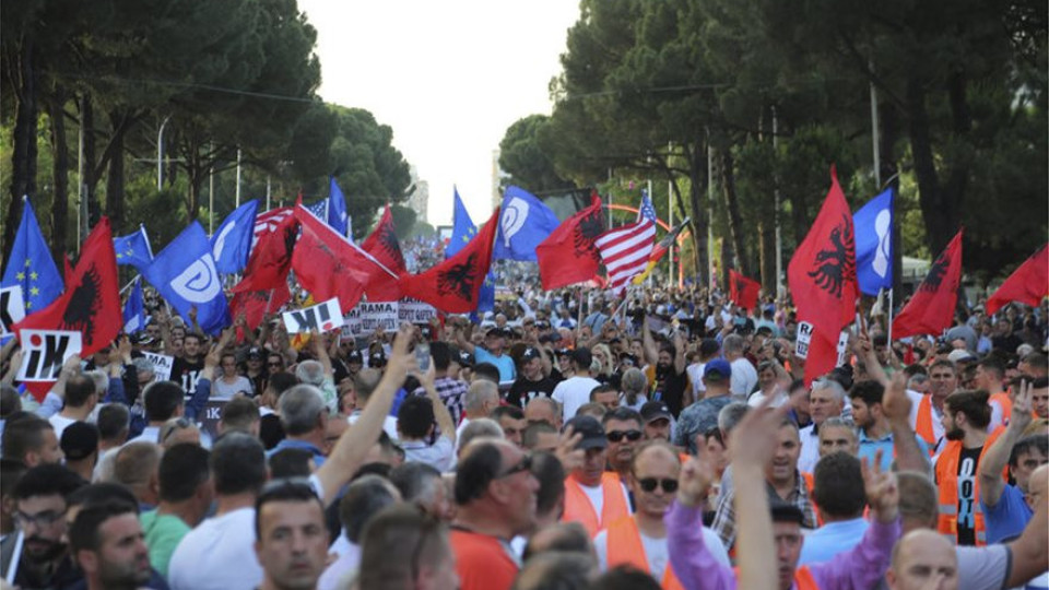 Χάος και επεισόδια στην Αλβανία - Ο Μέτα ακύρωσε τις δημοτικές εκλογές της 30ης Ιουνίου