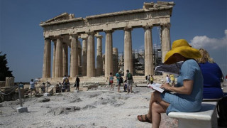 Έκρηξη ξένων τουριστών στην Αθήνα, χάνουν έδαφος Κρήτη και Ρόδος